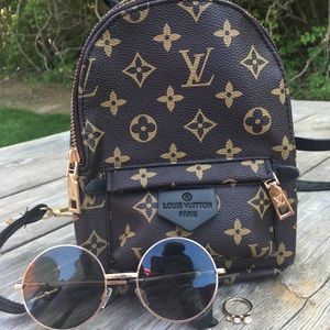 Meet your Posher, Ava